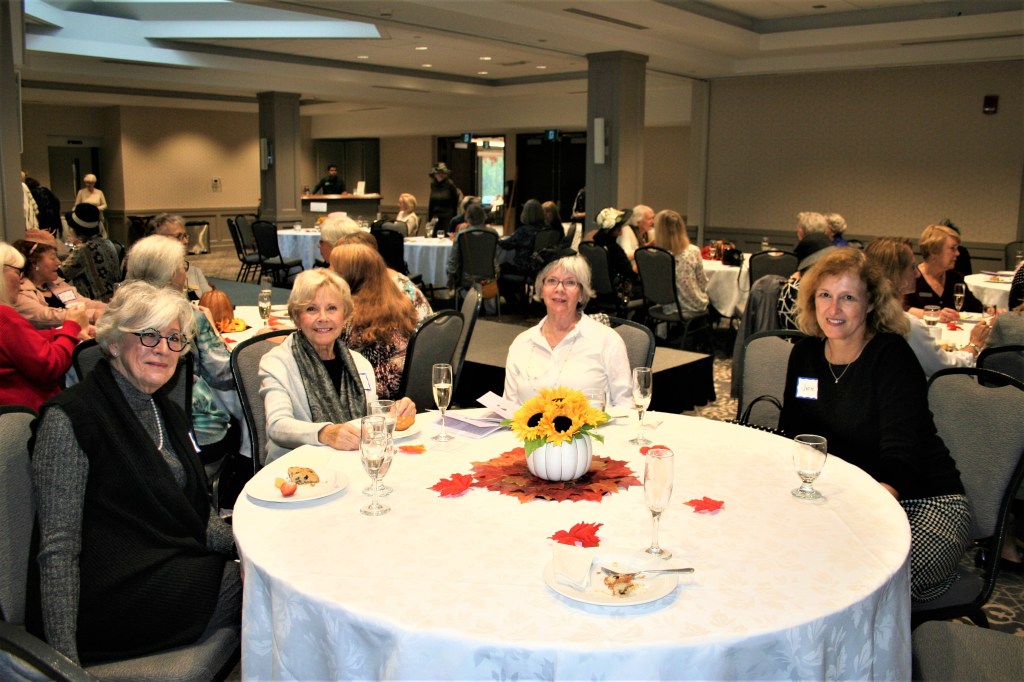 The banquet room with guests