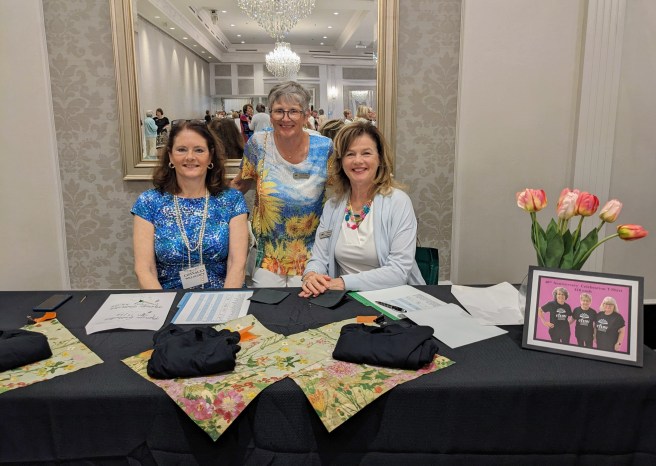 2024_05_28 3 ladies waiting for you to buy a club T-shirt